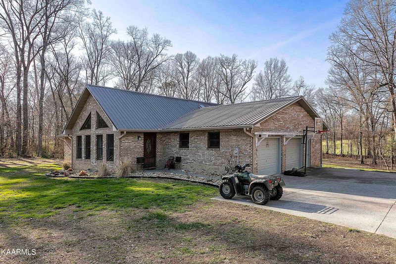 1434 W Cunningham Rd, Seymour, TN 37865