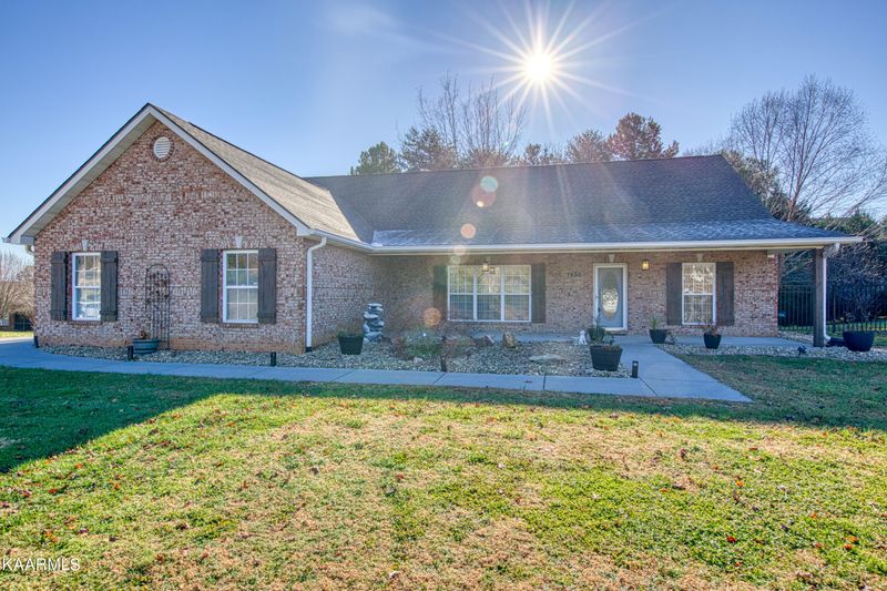 1435 Andera Dr, Maryville, TN 37801