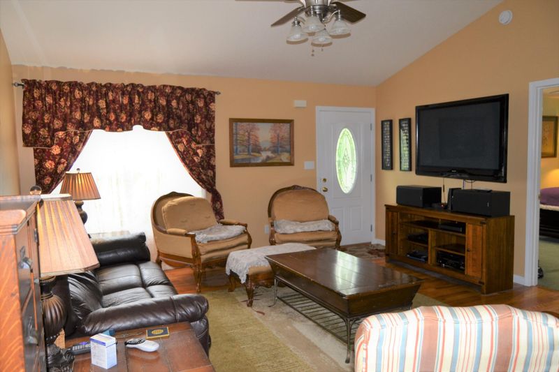 1435 E Deer Creek Dr, Crossville, TN 38571