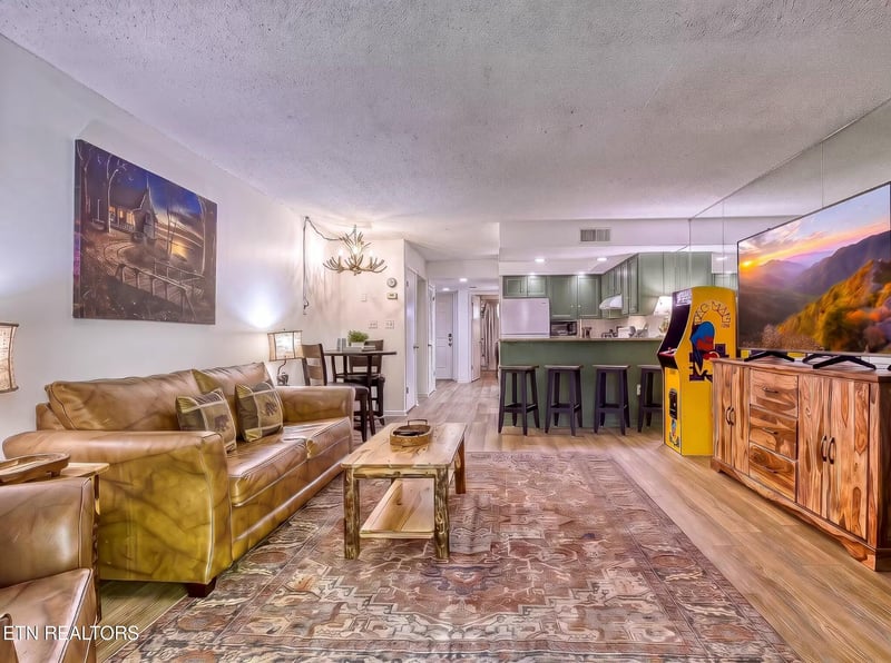 1435 Wiley Oakley Dr #APT 155, Gatlinburg, TN 37738