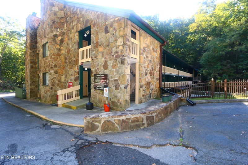 1435 Wiley Oakley Dr #APT 158, Gatlinburg, TN 37738