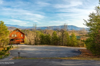 1435 Zachary Thomas Ln, Sevierville, TN 37876