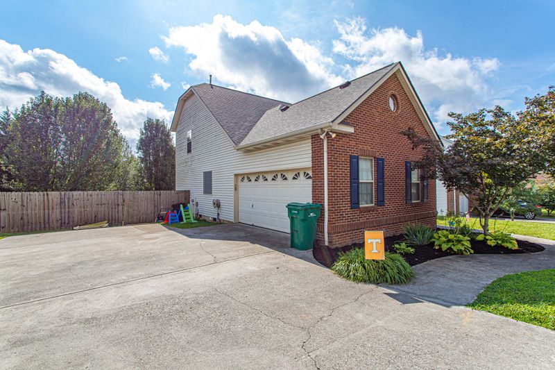 1436 Wineberry Rd, Powell, TN 37849