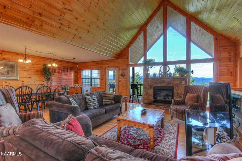 1437 Twin Rock Dr, Sevierville, TN 37862