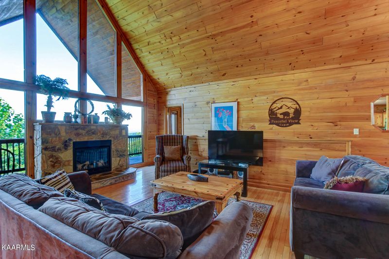 1437 Twin Rock Dr, Sevierville, TN 37862