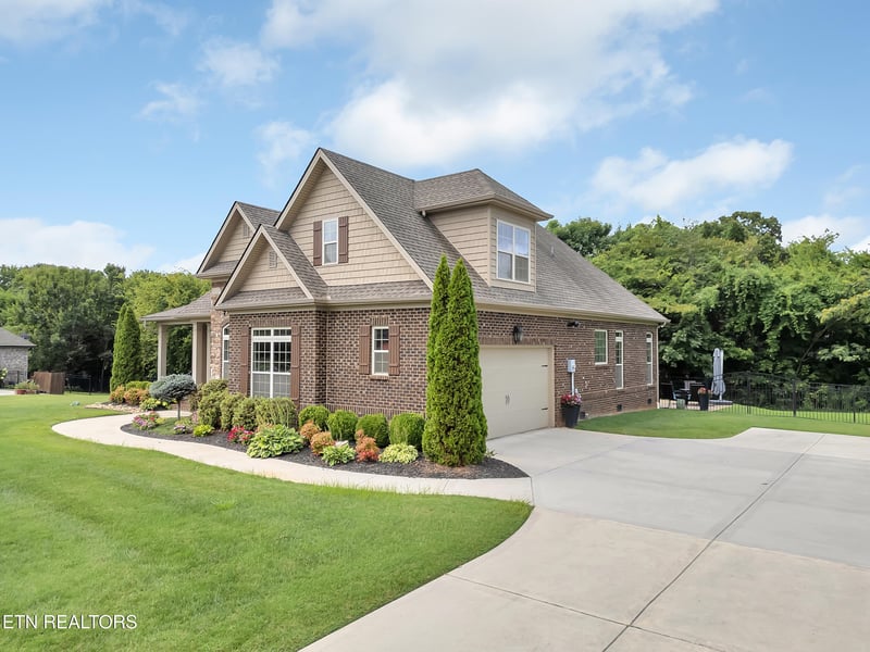 1439 Edenbridge Dr, Alcoa, TN 37701