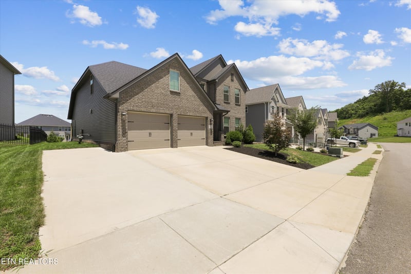 1439 Ridge Climber Rd, Knoxville, TN 37922