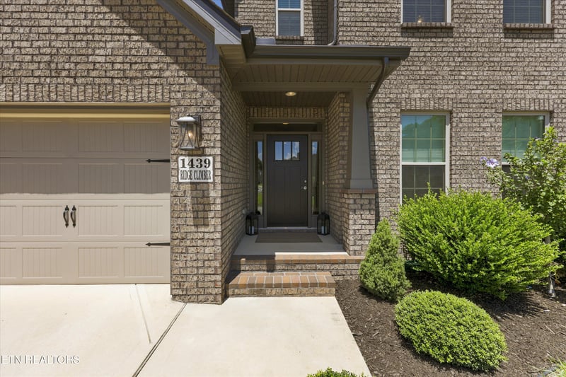 1439 Ridge Climber Rd, Knoxville, TN 37922