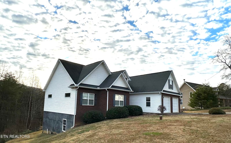 144 Burning Oaks Dr, Sevierville, TN 37876