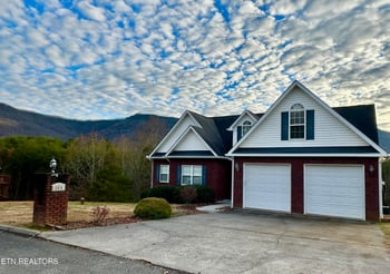 144 Burning Oaks Dr, Sevierville, TN 37876