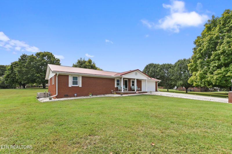 144 Farris Cir, Lafollette, TN 37766