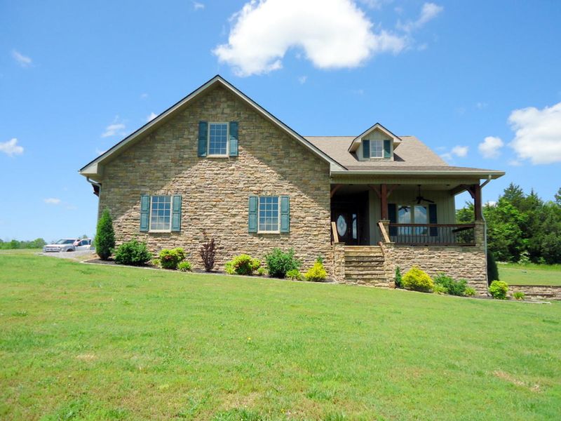 144 Hicks Dr, Madisonville, TN 37354