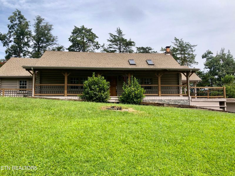 144 Log Home Ln, Lafollette, TN 37766