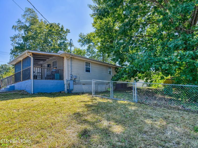 144 Manhattan Ave, Oak Ridge, TN 37830