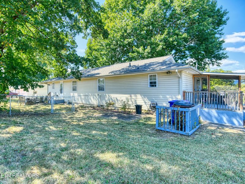 144 Manhattan Ave, Oak Ridge, TN 37830