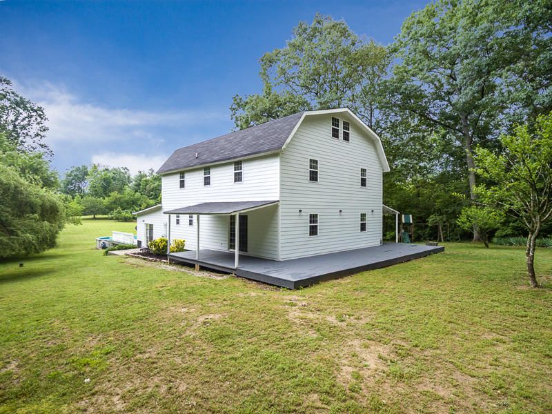 144 Maple Ln, Harriman, TN 37748