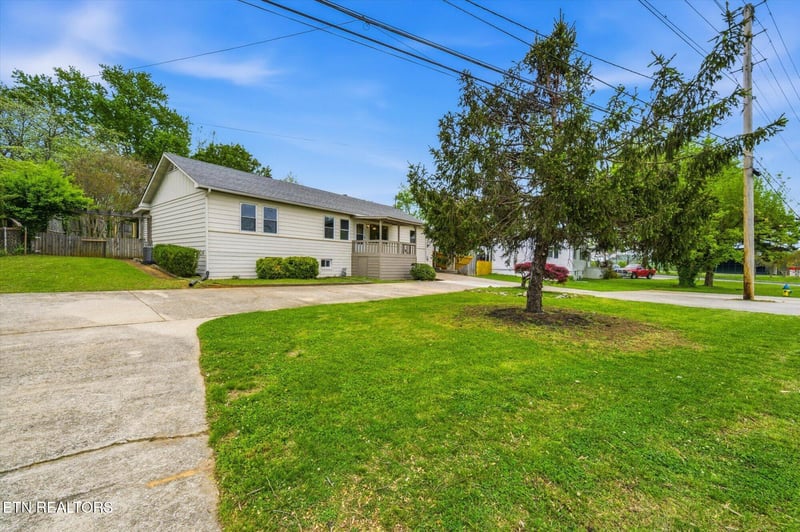 144 N Illinois Ave, Oak Ridge, TN 37830