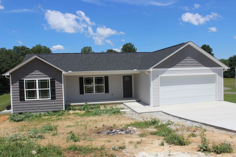 144 Storm Ln, Jacksboro, TN 37757