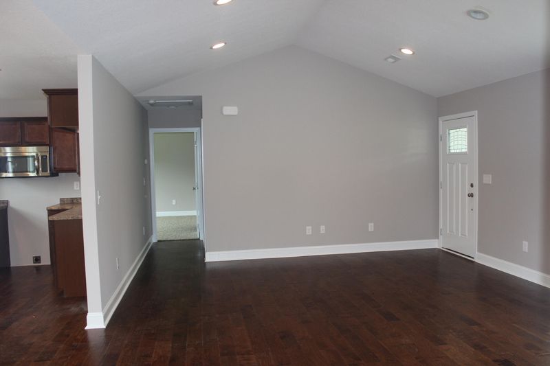144 Storm Ln, Jacksboro, TN 37757
