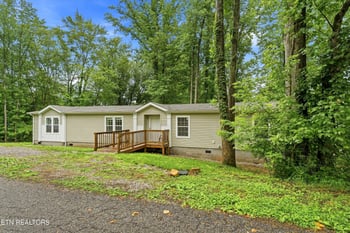 144 Zeni Ln, Harriman, TN 37748