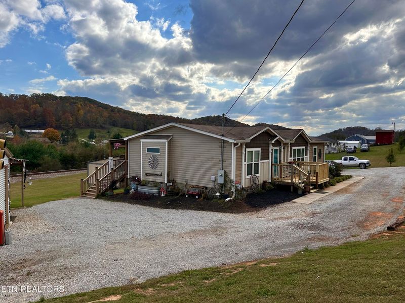 1440 Dutch Valley Rd, Clinton, TN 37716