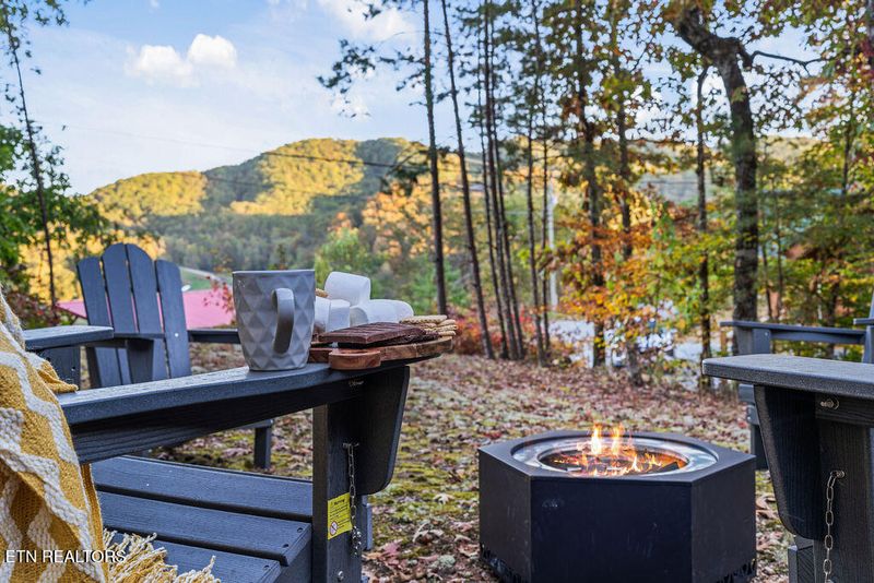 1440 Red Cedar Ln, Sevierville, TN 37876