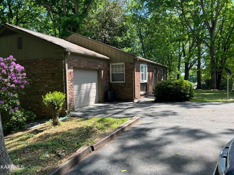 1440 Whitower Dr, Knoxville, TN 37919