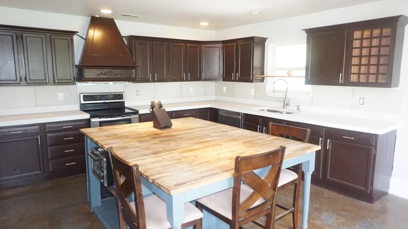 1442 River Dance Ln, Sevierville, TN 37876