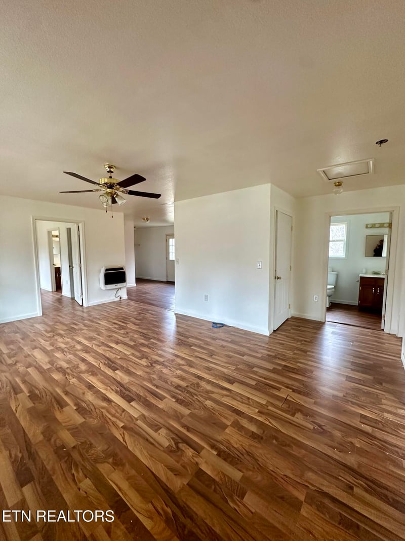 1442 Rome Rd, Lancing, TN 37770
