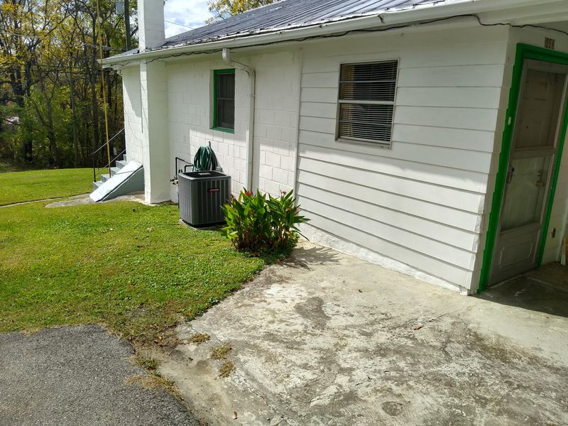 1443 Cherry Bottom Rd, Caryville, TN 37714