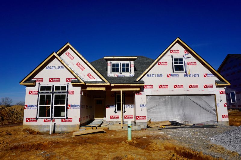 1443 Clearmill Dr, Lenoir City, TN 37772