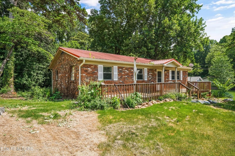 1443 Johnathan Dr, Louisville, TN 37777