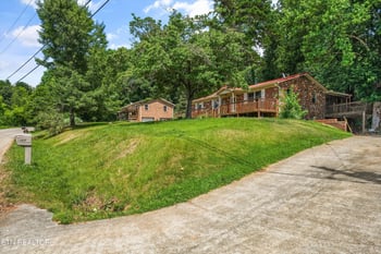 1443 Johnathan Dr, Louisville, TN 37777