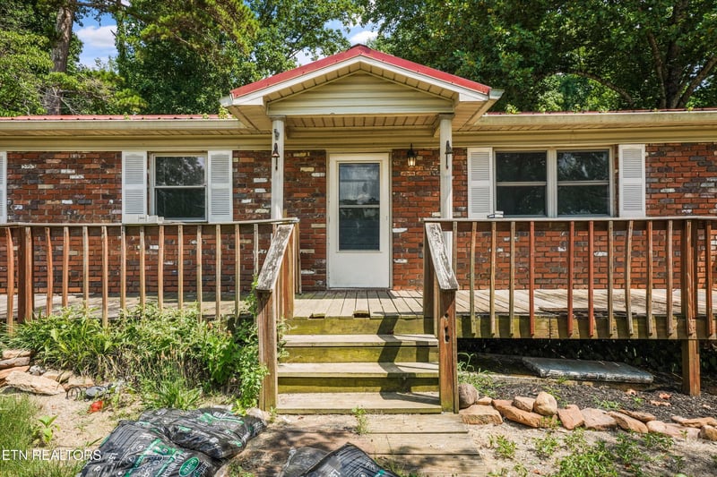1443 Johnathan Dr, Louisville, TN 37777