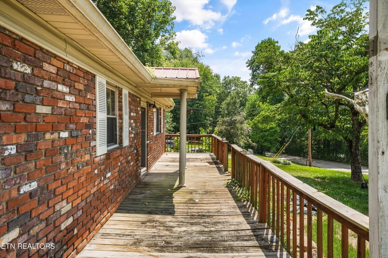 1443 Johnathan Dr, Louisville, TN 37777