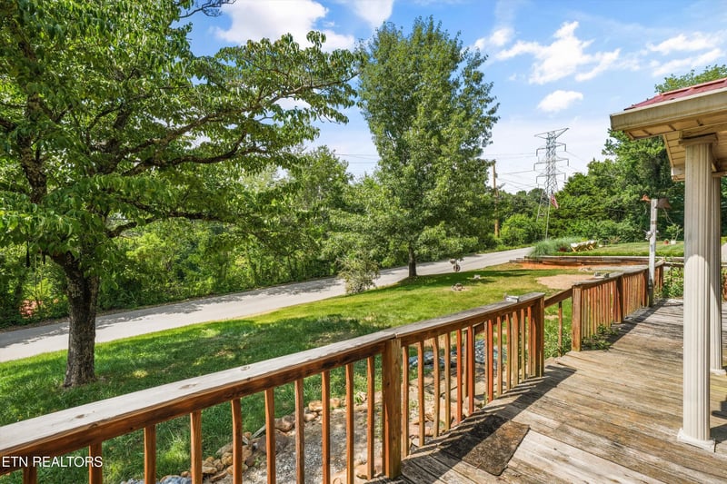 1443 Johnathan Dr, Louisville, TN 37777
