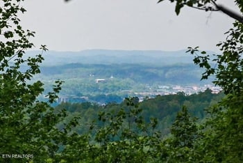 1444 Indian Ct, Sevierville, TN 37876