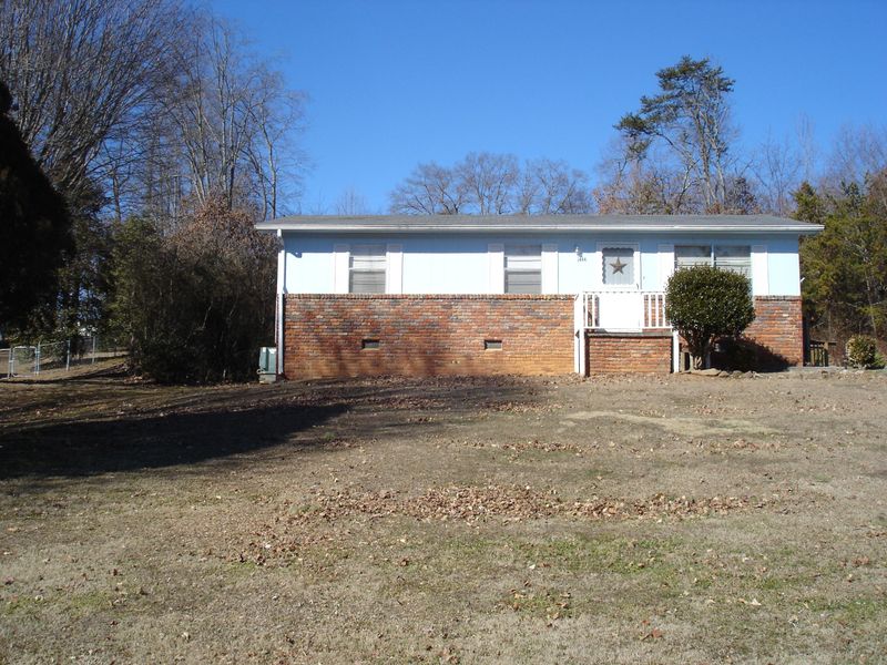 1444 Outer Dr, Lenoir City, TN 37771