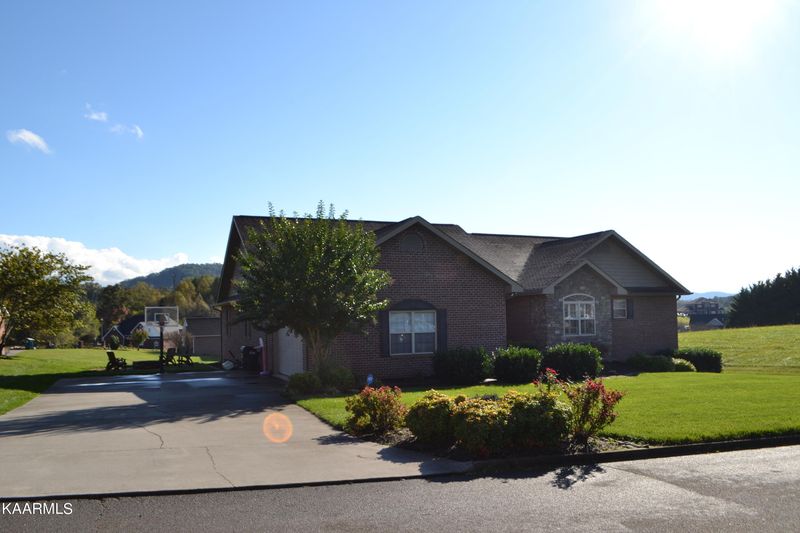 1444 Robert Ridge Rd, Sevierville, TN 37862