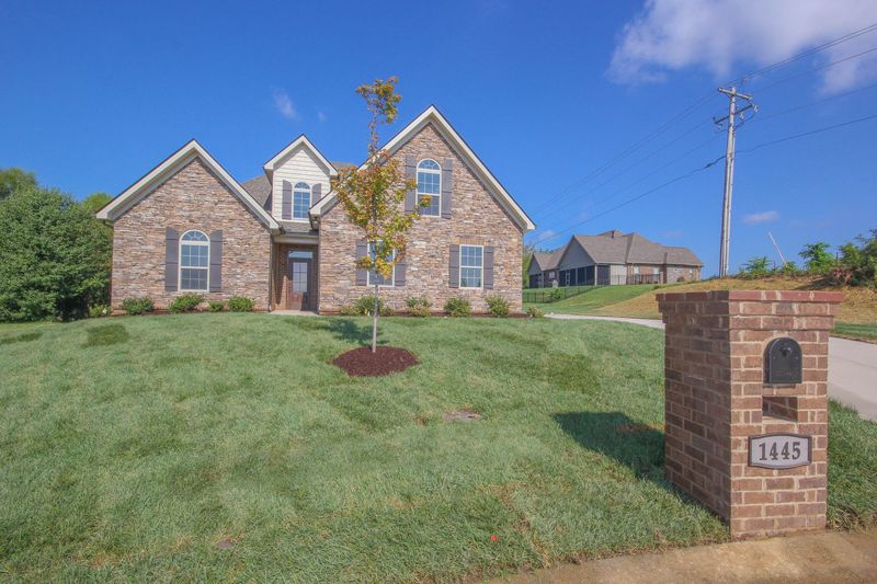 1445 Edenbridge Dr, Alcoa, TN 37701
