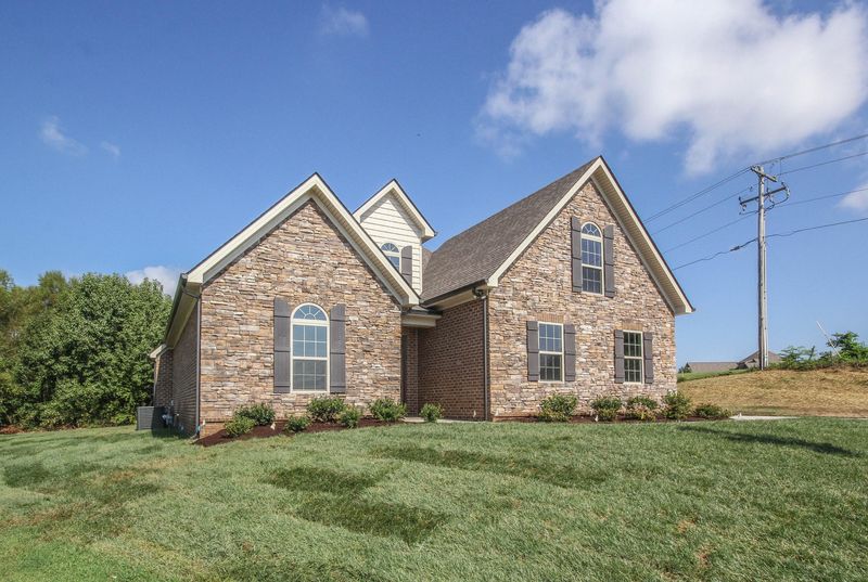 1445 Edenbridge Dr, Alcoa, TN 37701