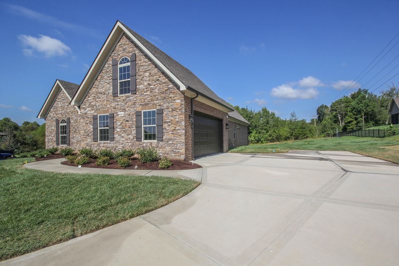 1445 Edenbridge Dr, Alcoa, TN 37701