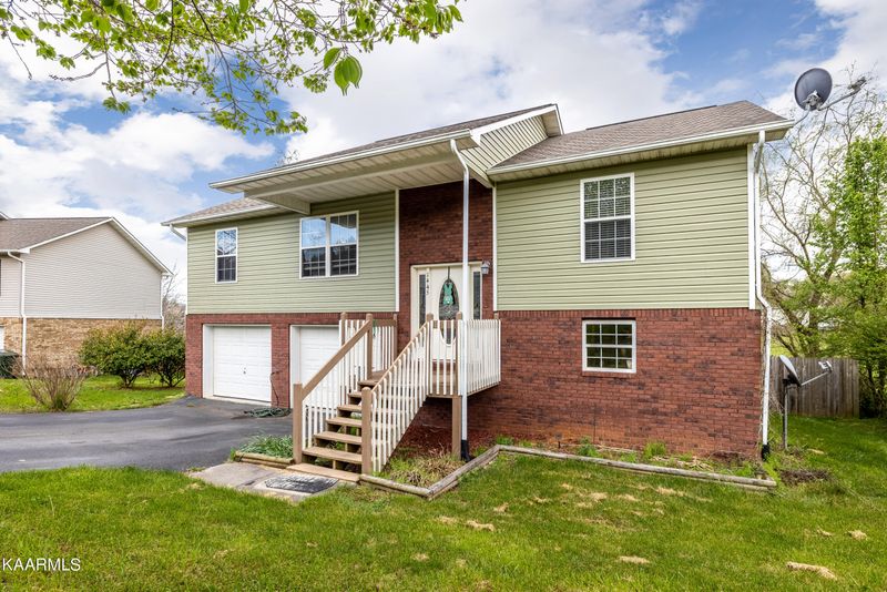 1445 Jasmine Tr, Sevierville, TN 37862