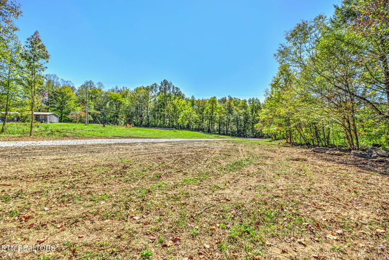 1446 Cove Ln, Oliver Springs, TN 37840