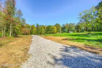 1446 Cove Ln, Oliver Springs, TN 37840