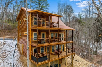 1446 Silver Poplar Ln, Sevierville, TN 37876