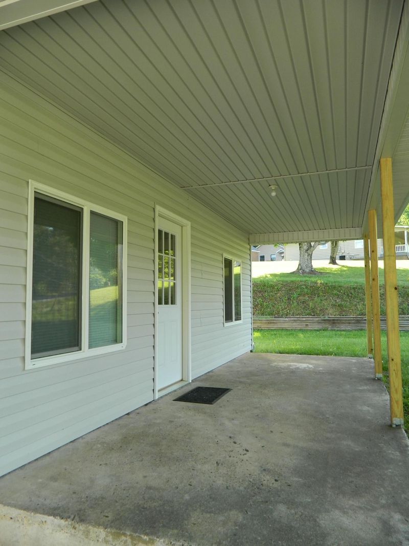 1446 Sulphur Springs Rd, Clinton, TN 37716