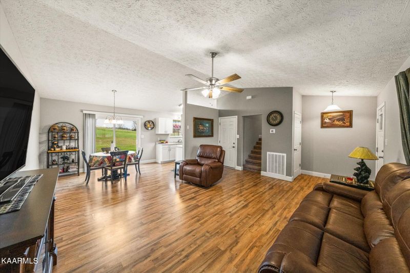 1447 Kay View Dr, Sevierville, TN 37876