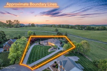 1448 Hirst Cir, Lenoir City, TN 37772