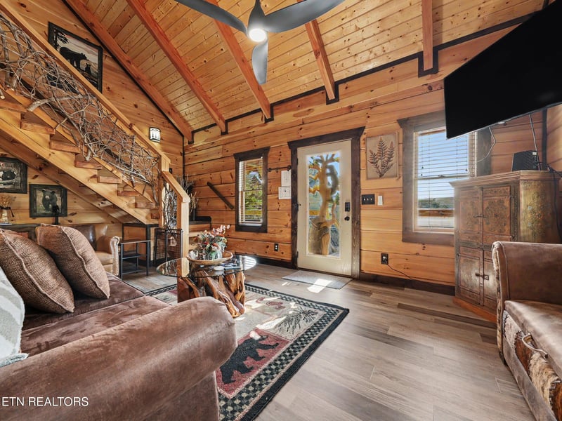 1448 Red Cedar Ln, Sevierville, TN 37876
